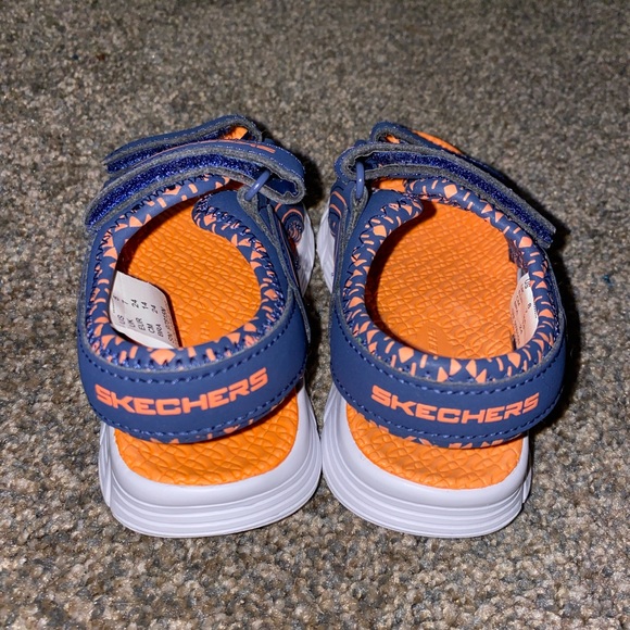 Brand new skechers - Picture 3 of 4